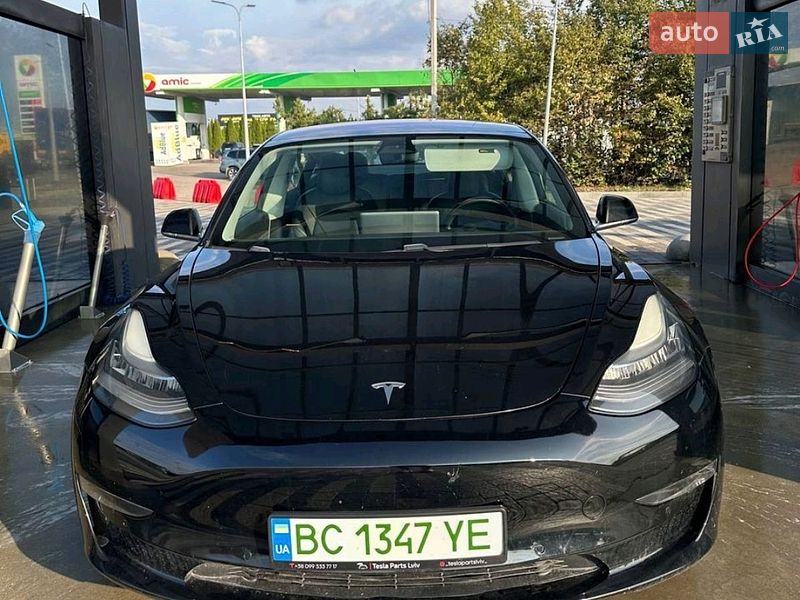 Седан Tesla Model 3 2018 в Львові