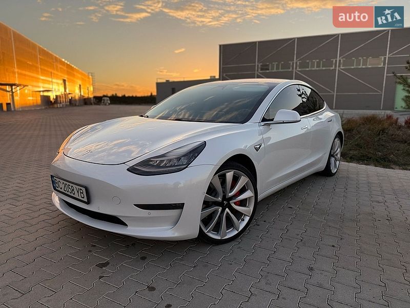 Седан Tesla Model 3 2018 в Львові