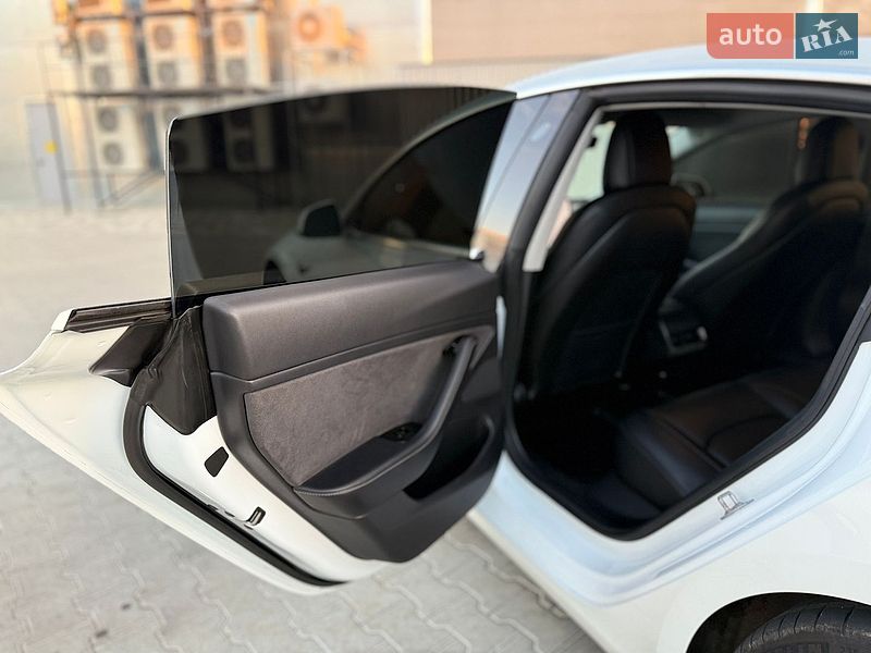 Седан Tesla Model 3 2018 в Львові