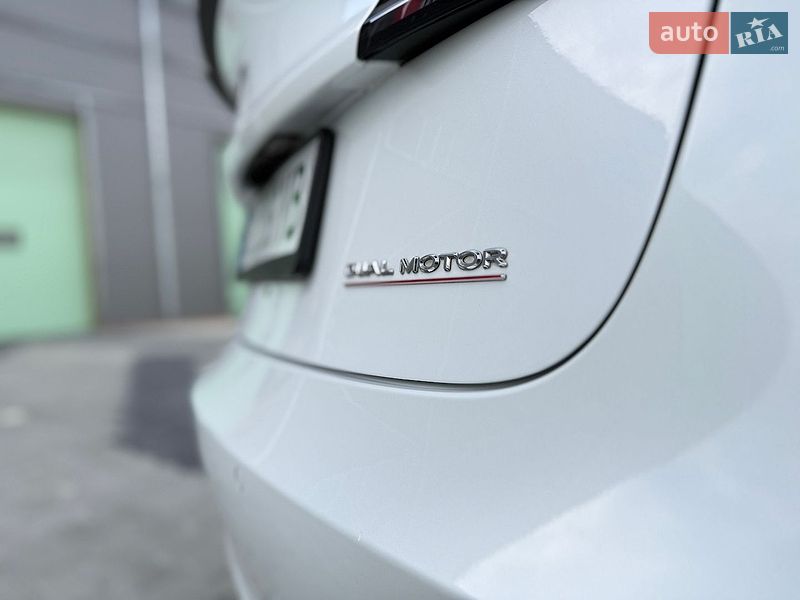 Седан Tesla Model 3 2018 в Львові