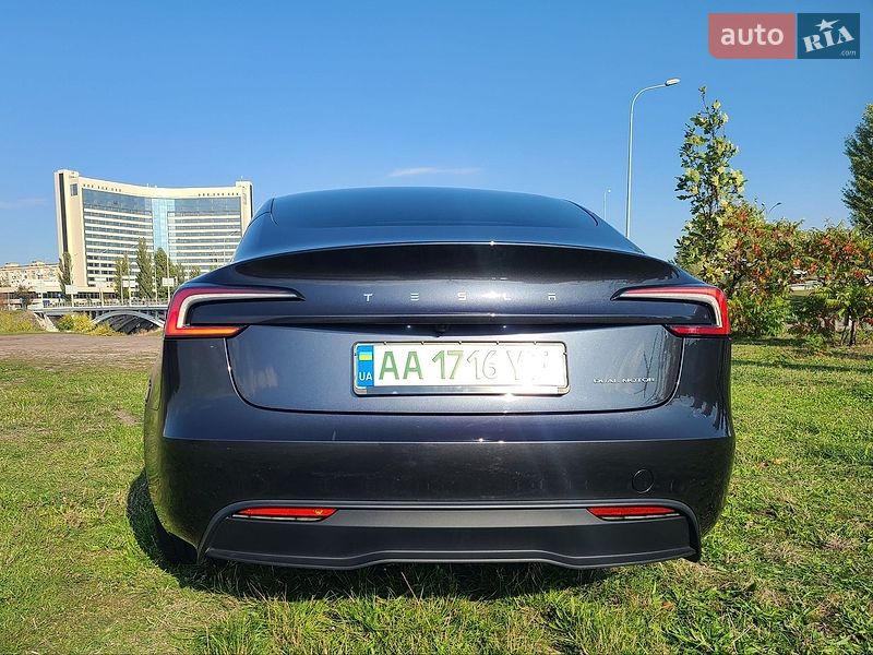 Седан Tesla Model 3 2024 в Києві
