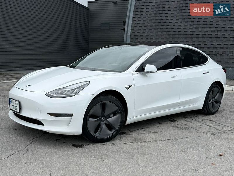 Седан Tesla Model 3 2018 в Днепре
