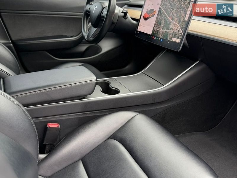 Седан Tesla Model 3 2018 в Днепре