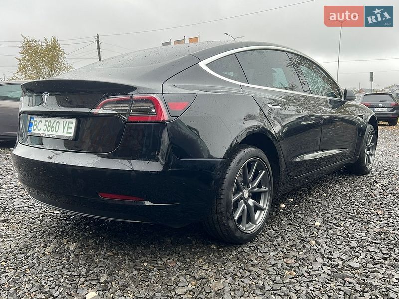 Седан Tesla Model 3 2019 в Мостиській