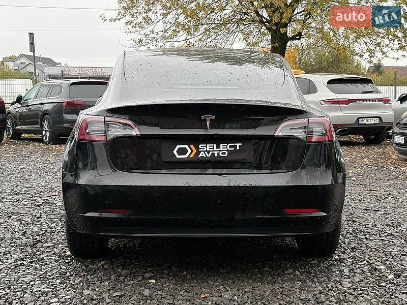 Седан Tesla Model 3 2019 в Мостиській