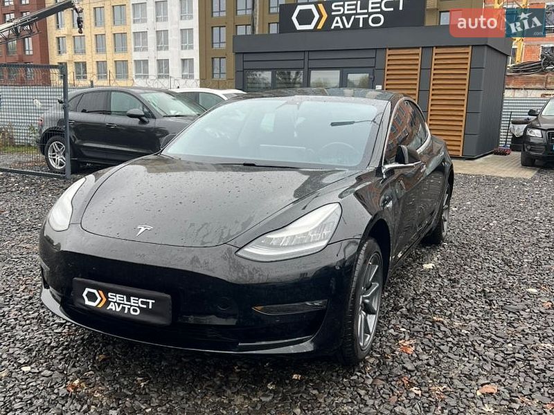 Седан Tesla Model 3 2019 в Мостиській