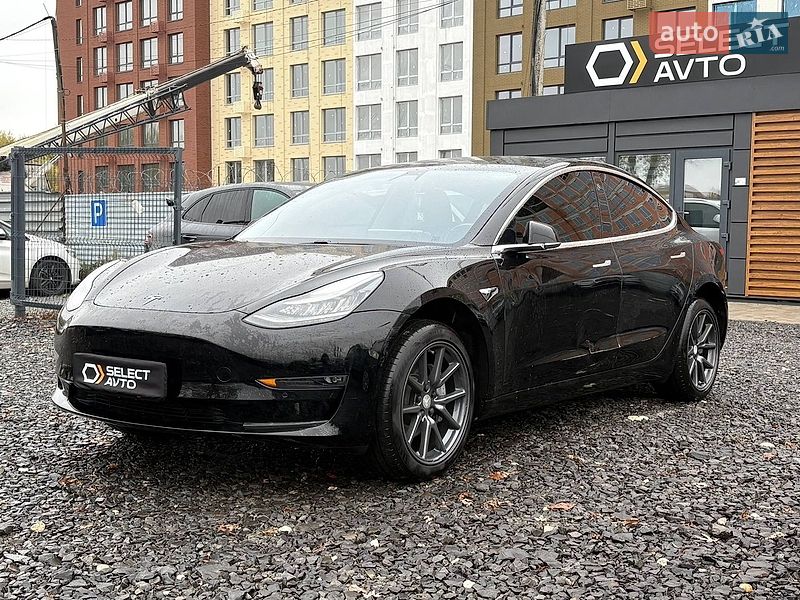 Седан Tesla Model 3 2019 в Мостиській