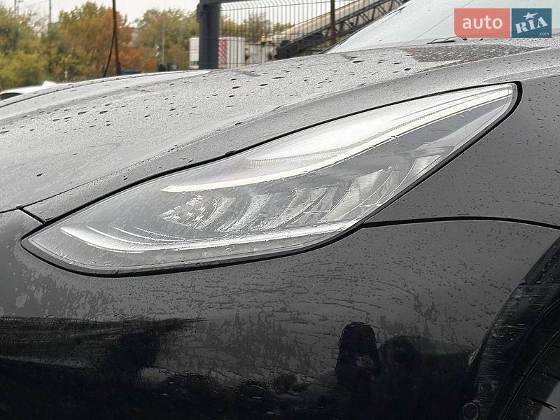 Седан Tesla Model 3 2019 в Мостиській