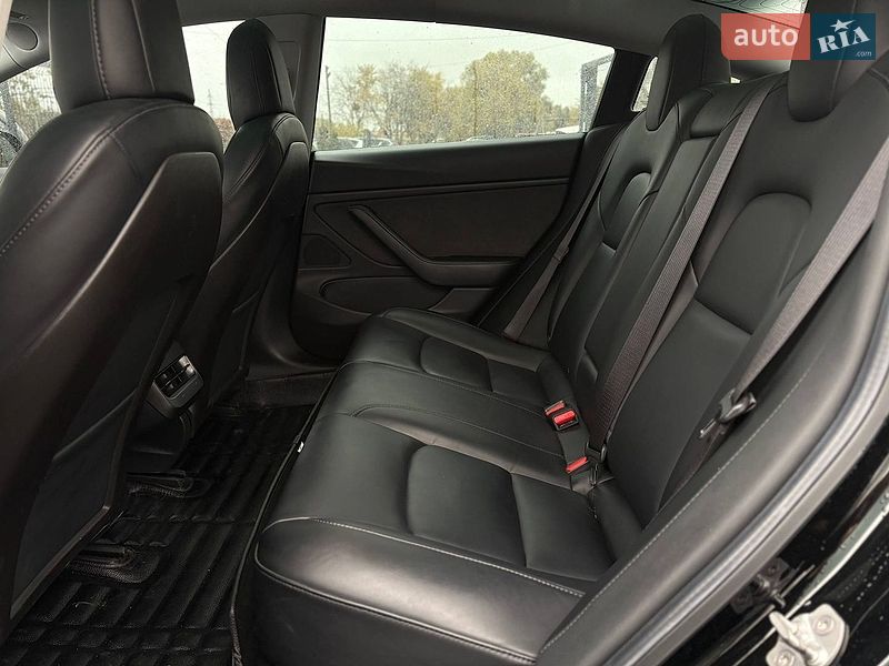 Седан Tesla Model 3 2019 в Мостиській