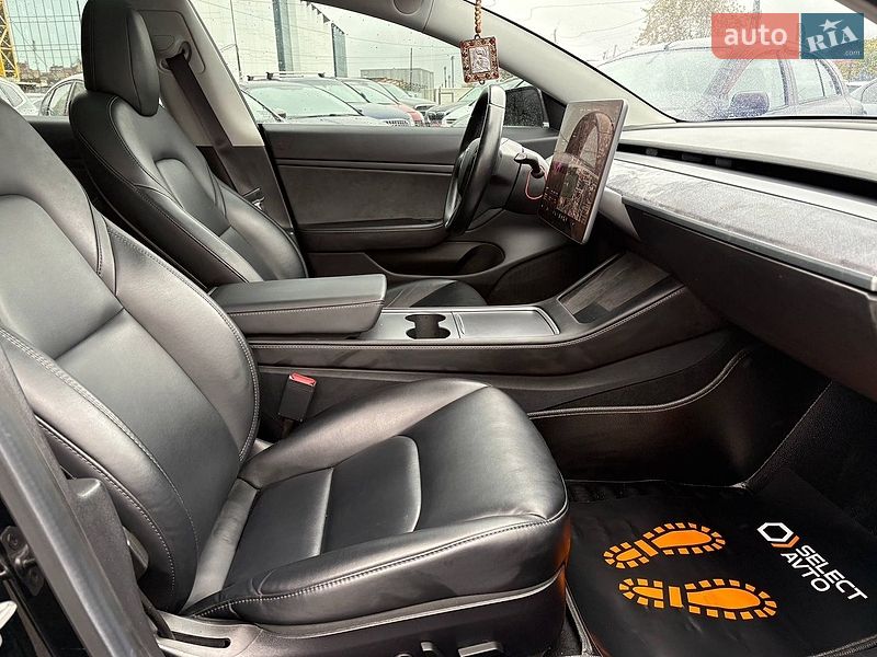 Седан Tesla Model 3 2019 в Мостиській