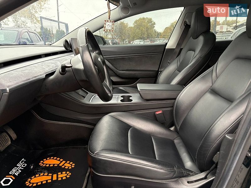 Седан Tesla Model 3 2019 в Мостиській