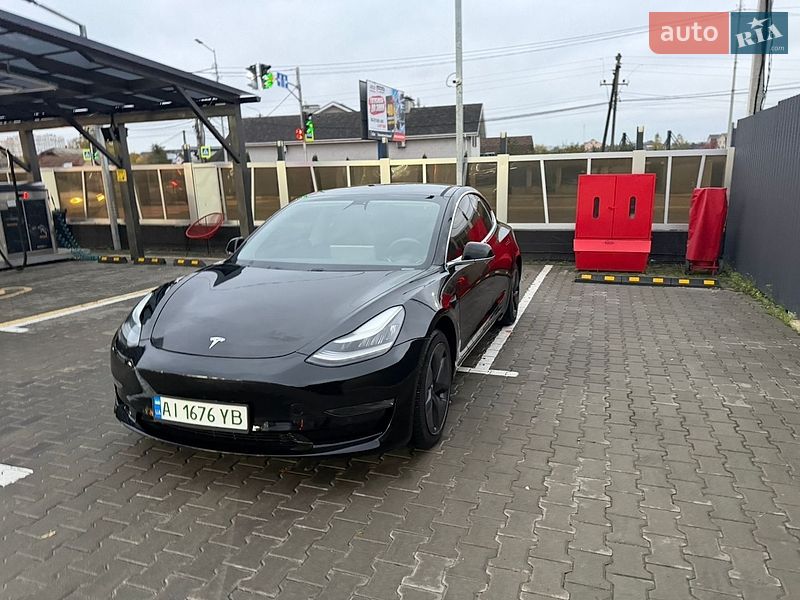 Седан Tesla Model 3 2020 в Києві