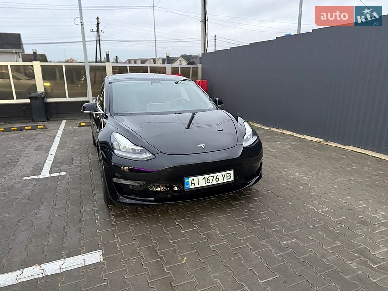 Седан Tesla Model 3 2020 в Києві