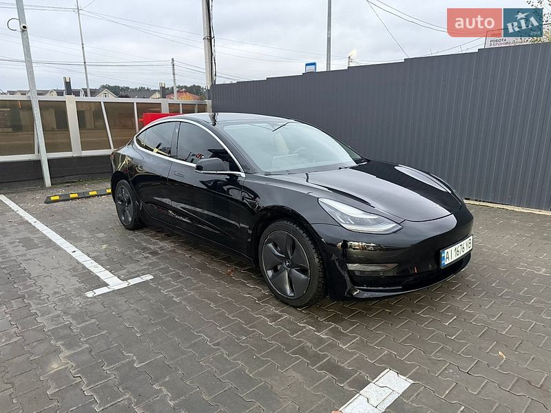 Седан Tesla Model 3 2020 в Києві