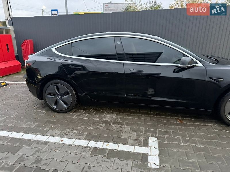 Седан Tesla Model 3 2020 в Києві