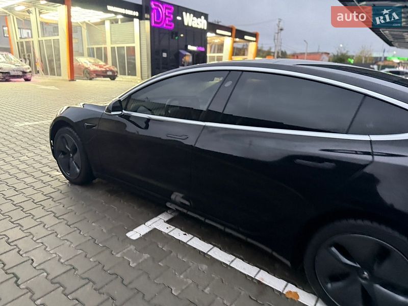 Седан Tesla Model 3 2020 в Києві