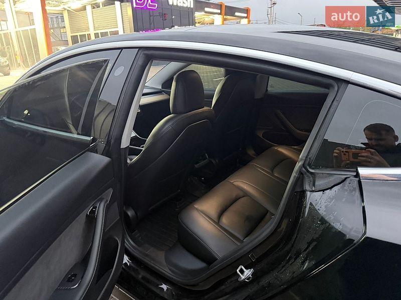 Седан Tesla Model 3 2020 в Києві