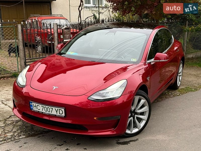 Седан Tesla Model 3 2019 в Трускавце