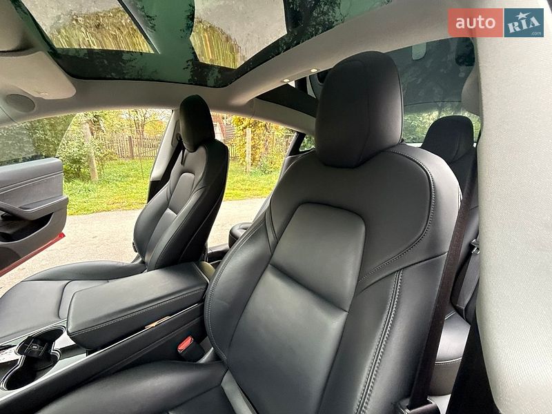 Седан Tesla Model 3 2019 в Трускавце