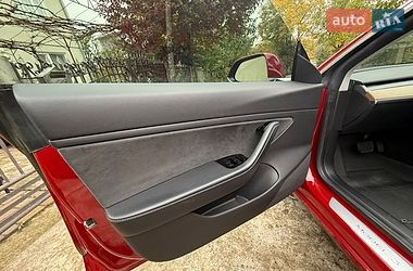 Седан Tesla Model 3 2019 в Трускавце