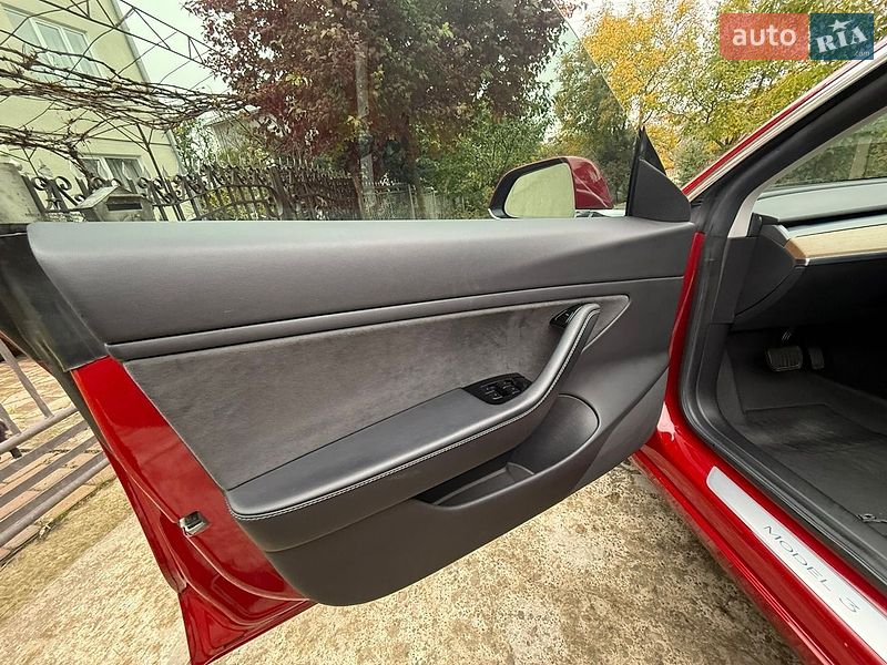 Седан Tesla Model 3 2019 в Трускавце
