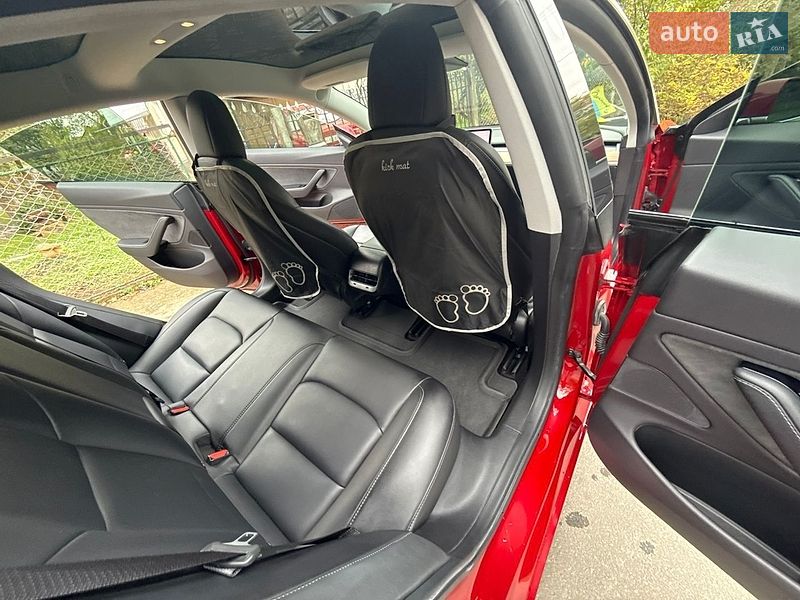 Седан Tesla Model 3 2019 в Трускавце