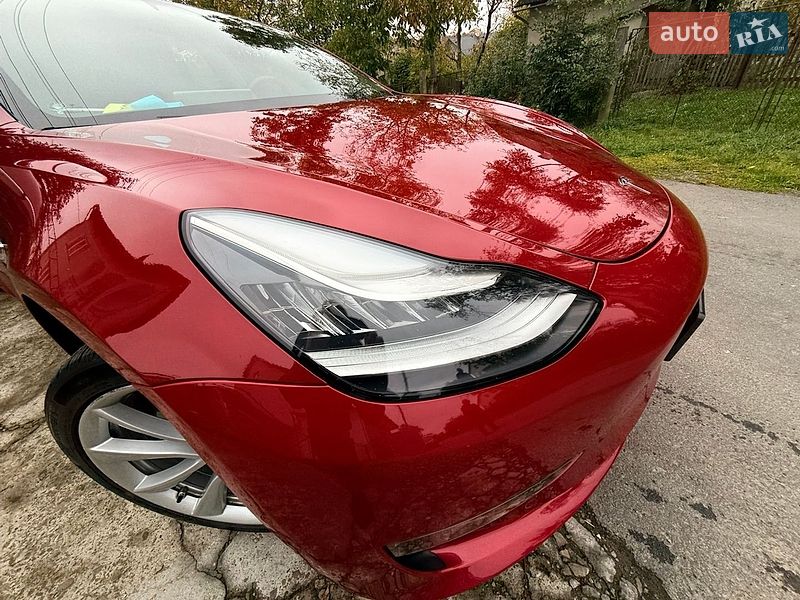 Седан Tesla Model 3 2019 в Трускавце