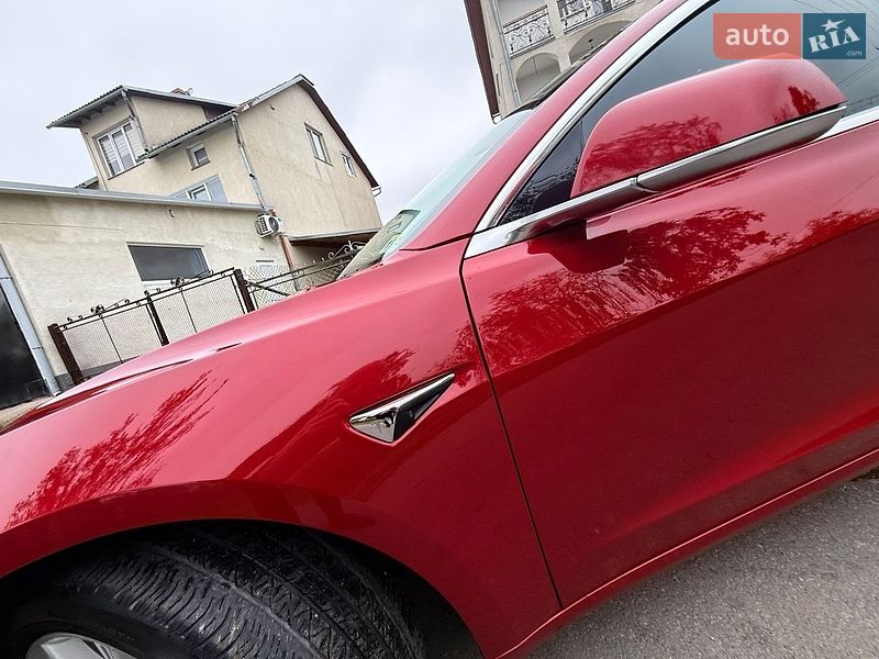 Седан Tesla Model 3 2019 в Трускавце