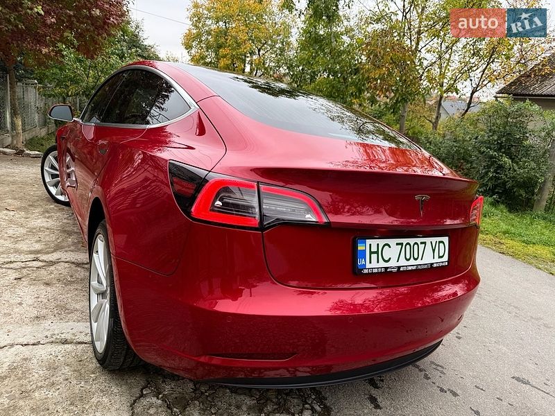 Седан Tesla Model 3 2019 в Трускавце