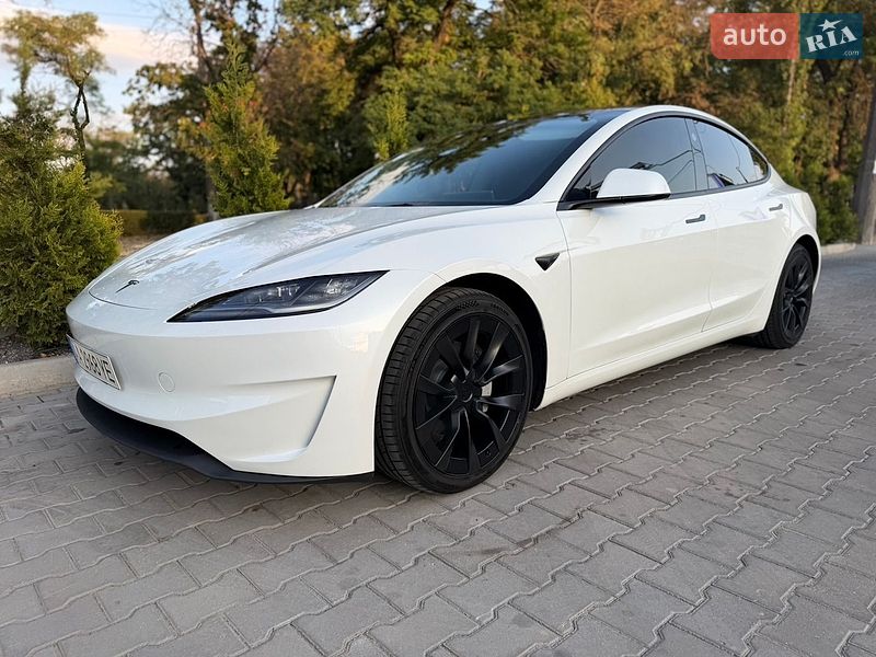 Седан Tesla Model 3 2024 в Миколаєві