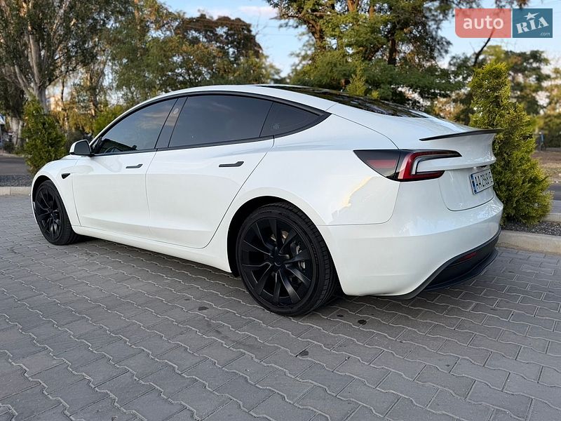 Седан Tesla Model 3 2024 в Миколаєві