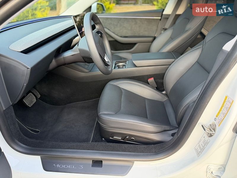 Седан Tesla Model 3 2024 в Миколаєві