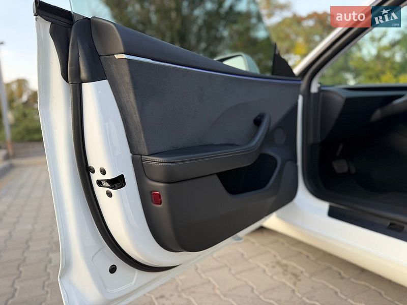 Седан Tesla Model 3 2024 в Миколаєві