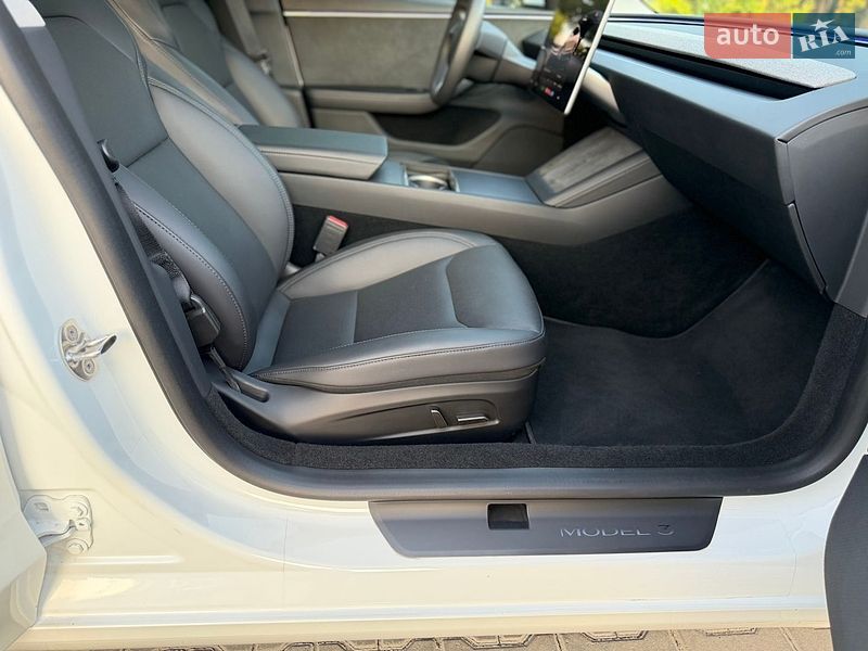 Седан Tesla Model 3 2024 в Миколаєві
