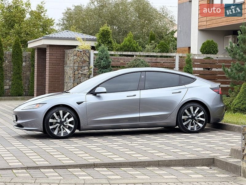 Седан Tesla Model 3 2025 в Стрые