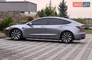 Седан Tesla Model 3 2025 в Стрые