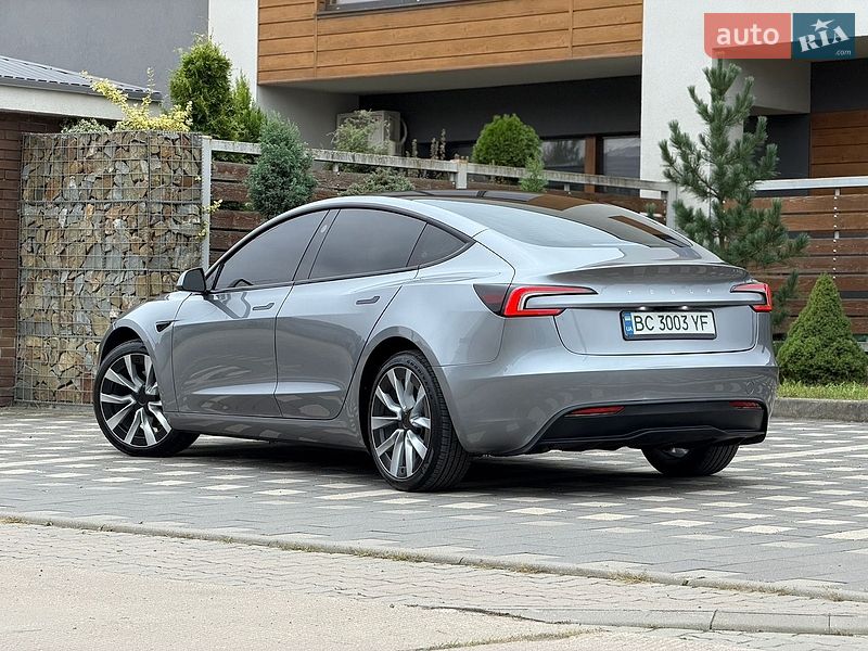 Седан Tesla Model 3 2025 в Стрые