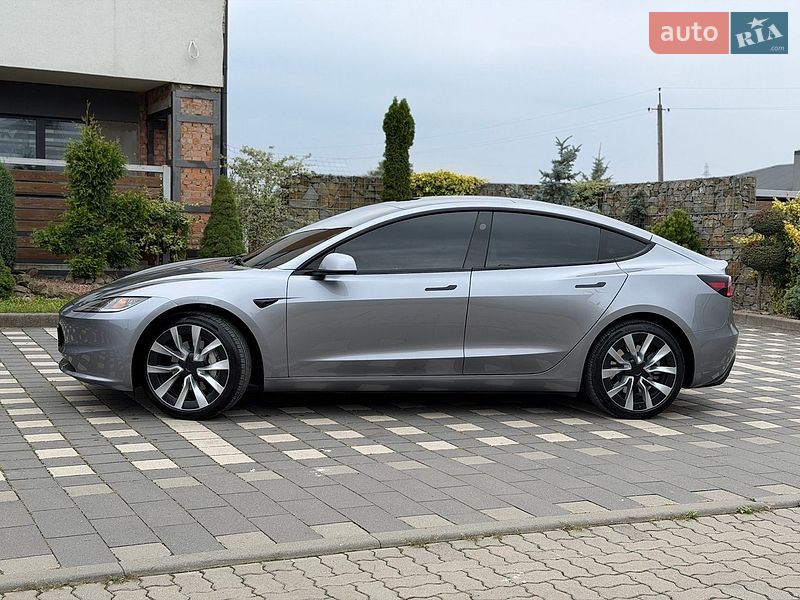 Седан Tesla Model 3 2025 в Стрые