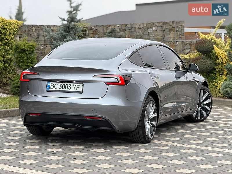 Седан Tesla Model 3 2025 в Стрые