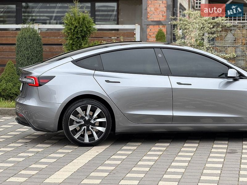 Седан Tesla Model 3 2025 в Стрые