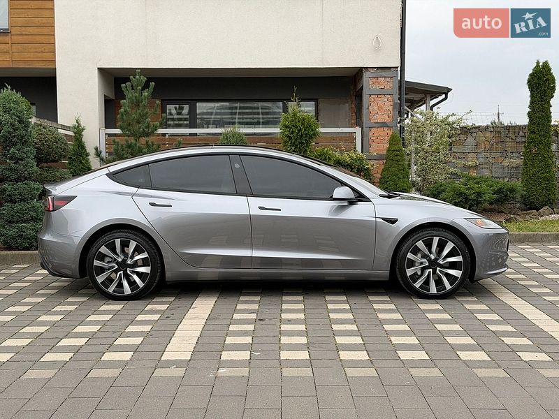 Седан Tesla Model 3 2025 в Стрые