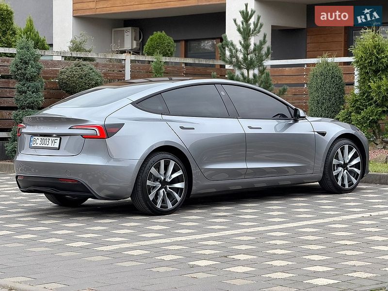 Седан Tesla Model 3 2025 в Стрые