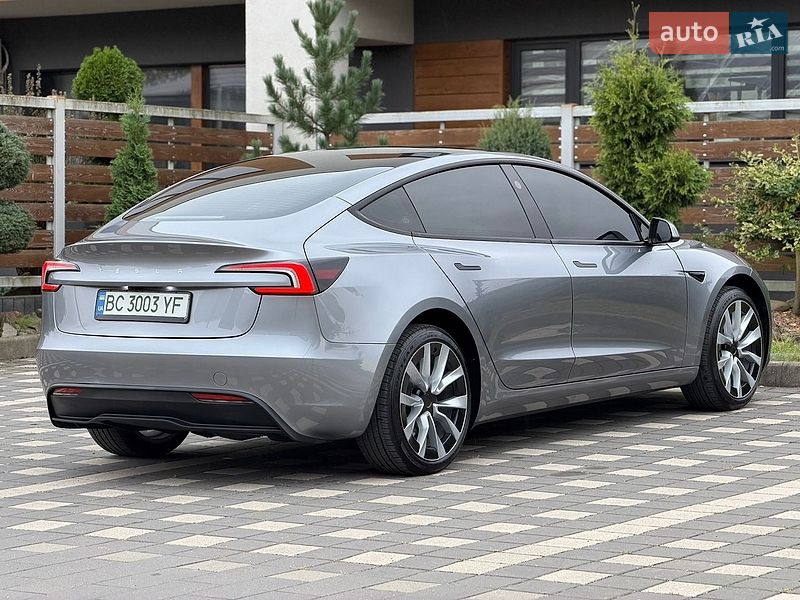 Седан Tesla Model 3 2025 в Стрые