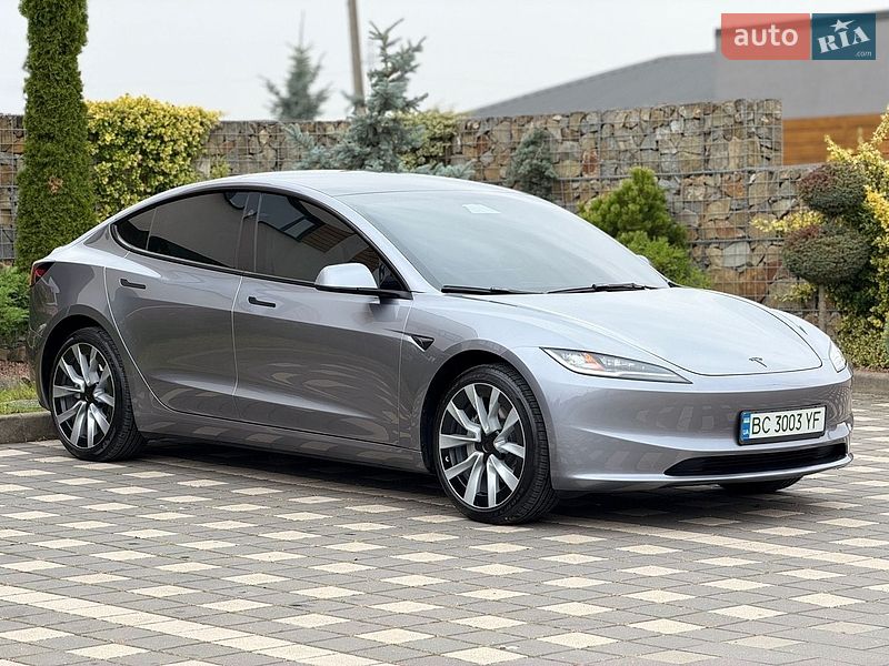 Седан Tesla Model 3 2025 в Стрые