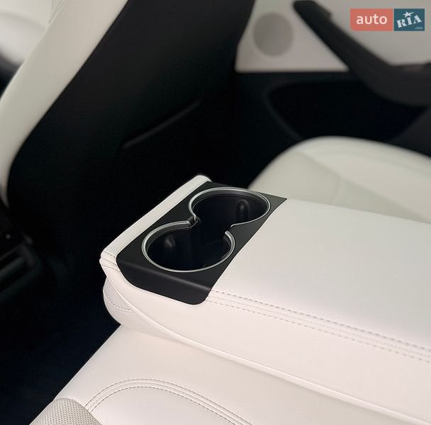 Седан Tesla Model 3 2025 в Стрые