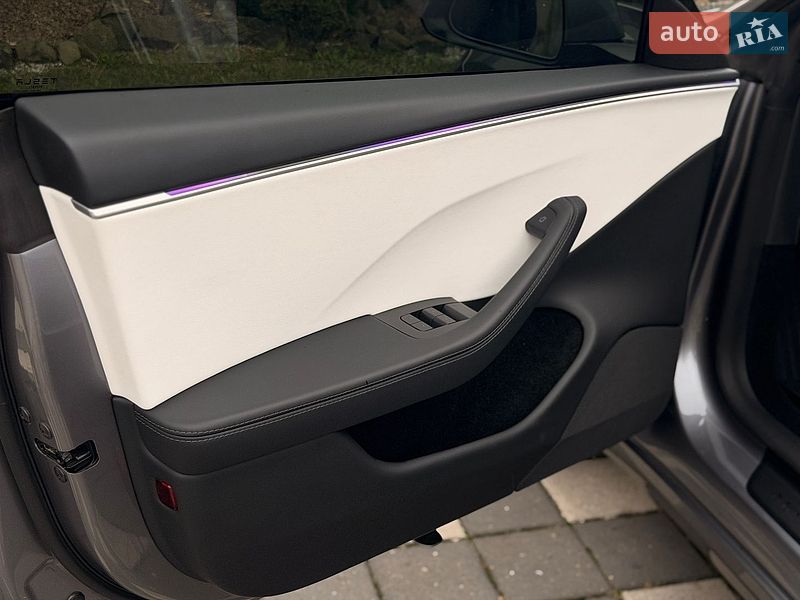 Седан Tesla Model 3 2025 в Стрые