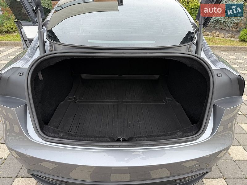 Седан Tesla Model 3 2025 в Стрые