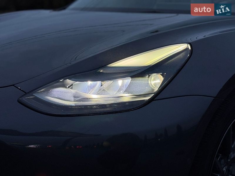 Седан Tesla Model 3 2022 в Львове