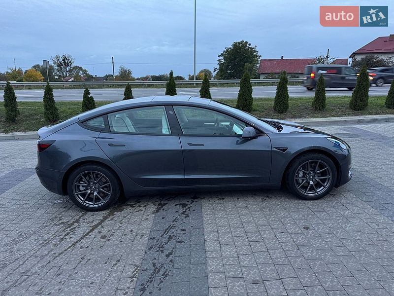 Седан Tesla Model 3 2022 в Львове