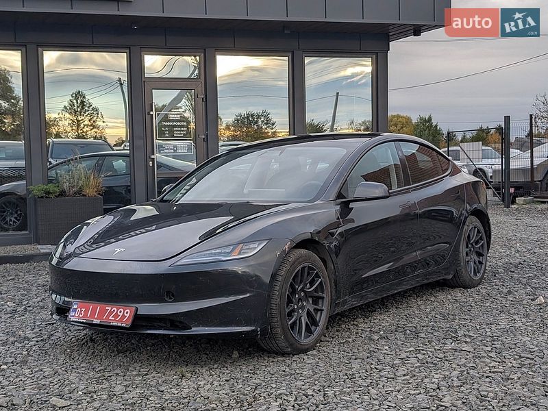 Tesla Model 3 2024